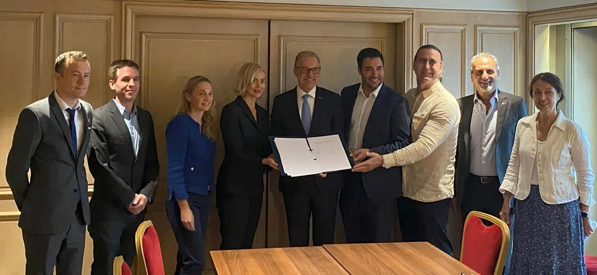 Group of European space community members signing the ESA Statement for a Responsible Space Sector.